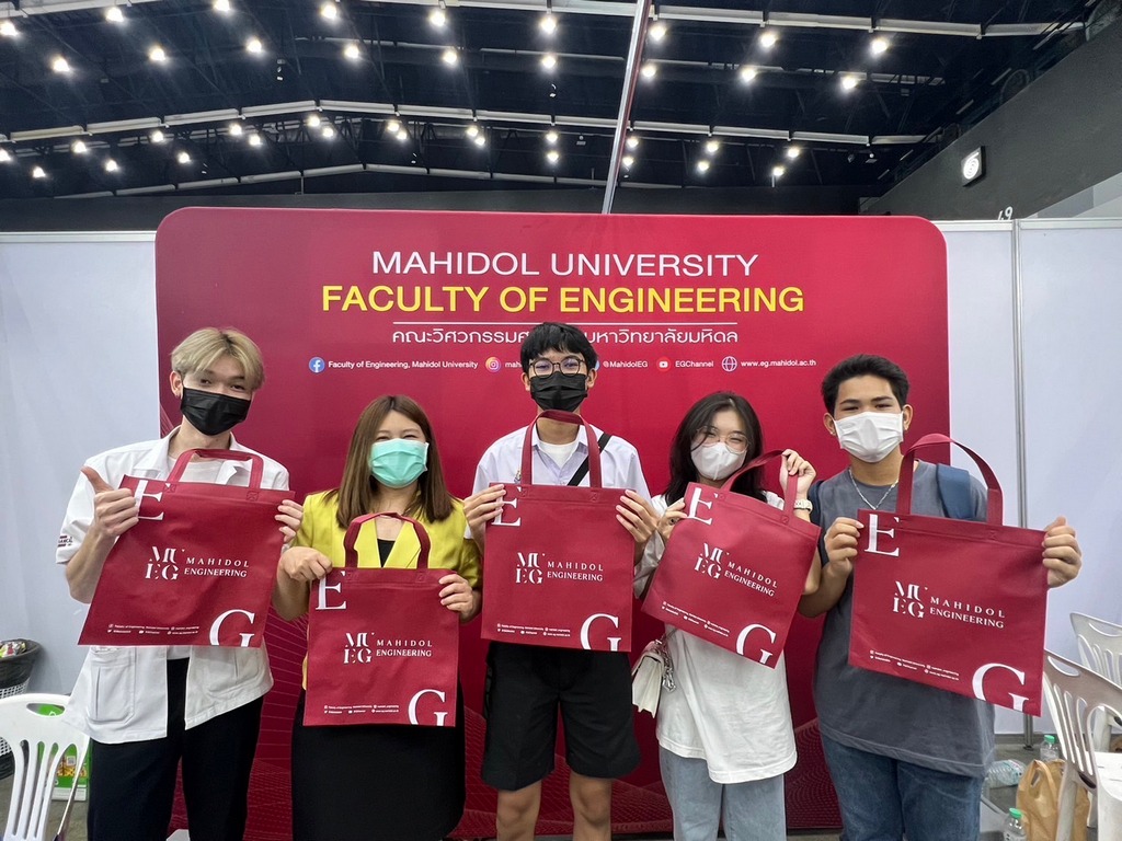 The Faculty of Engineering, Mahidol University, organized a booth and participated in the Dek-D TCAS Fair which was held by Dekdee.com at BITEC Hall.