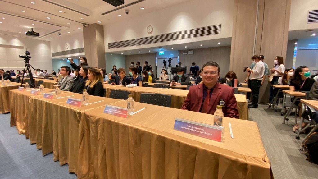 The Faculty of Engineering at Mahidol University participated in an innovation showcase titled & Advances in Digital Health, AI, and Bioengineering in Medical Services and Education. 