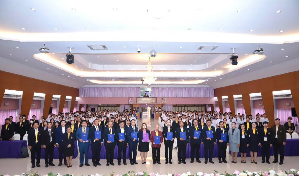 Signing Ceremony of Academic Cooperation Agreement between the Faculty of Engineering, Mahidol University and the Kanjanapisek Witthayalai School Group
